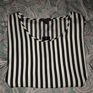 NEVER WORN✅ Juniors Black and White stripe blouse